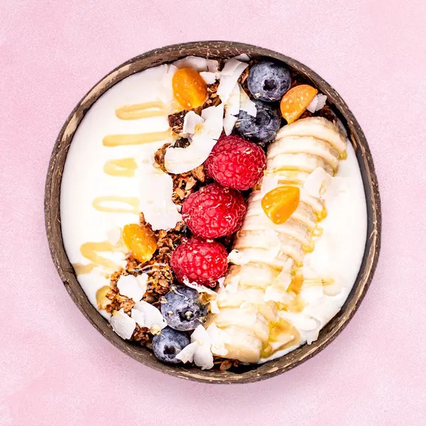 Yoghurt Bowl with yoghurt, banana, honey, granola (add mango if you like)