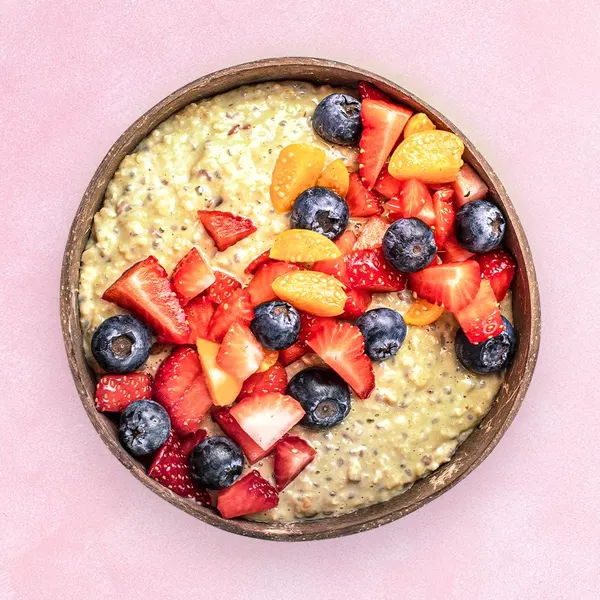 Porridge Pistachio with pistachio cream, chia, oats, rice milk, flaxseed & berries