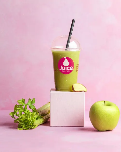 Juice Doc Hollywood with celery, ginger, apple