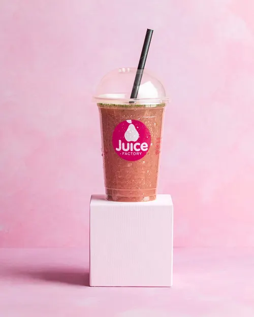 Juice Don Caprese with strawberry, basil, banana, apple