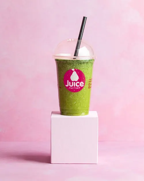 Juice Iron Lady with baby spinach, pineapple, apple