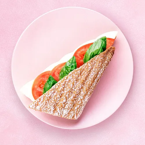 Sandwich Mozzarella & Tomato with mozzarella, tomato, basil, pesto