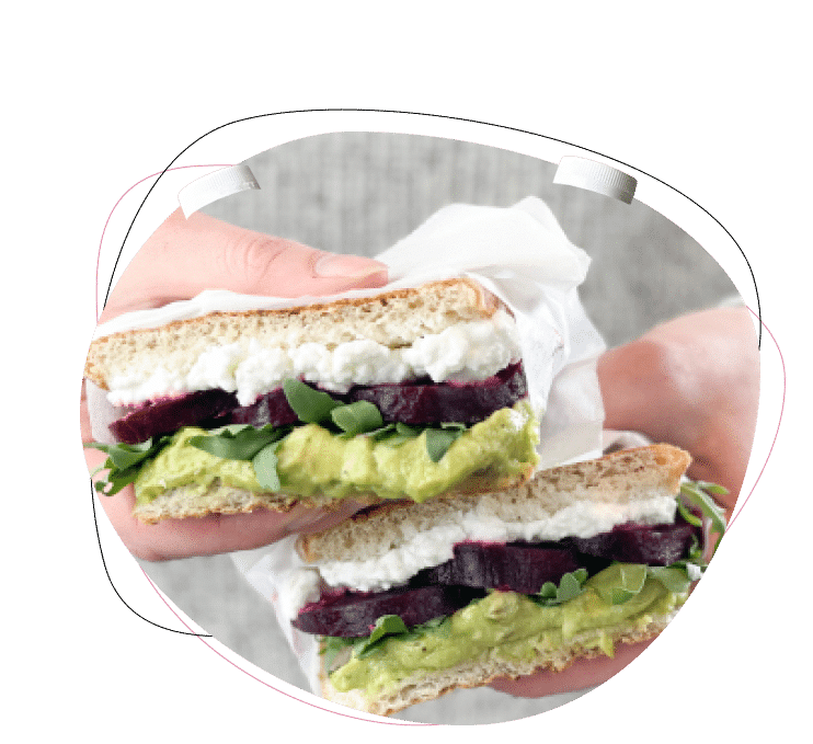 Vegetarisches Sandwich mit Avocado und Rote Bete