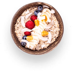 Haferbrei mit Beeren in einer Schüssel