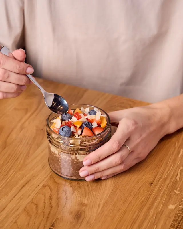 Overnight Oats zum Frühstück? Yes, please! 🫠 Vollgepackt mit Nährstoffen, liefern sie dir die perfekte Portion Energie für den Tag – und schmecken dabei einfach himmlisch. Team Choco & Vanille, Apfel & Zimt oder doch Peanutbutter? Was ist dein Favorit?

#ᴏvernightoats #frühstücksliebe #breakfastgoals #healthyanddelicious #oatsfordays #peanutbutterlove 

Foto: @frederick.nilsson with @nasch.katze